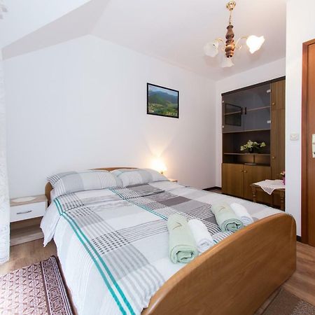 Apartman Dubravcic Apartamento Otočac Exterior foto