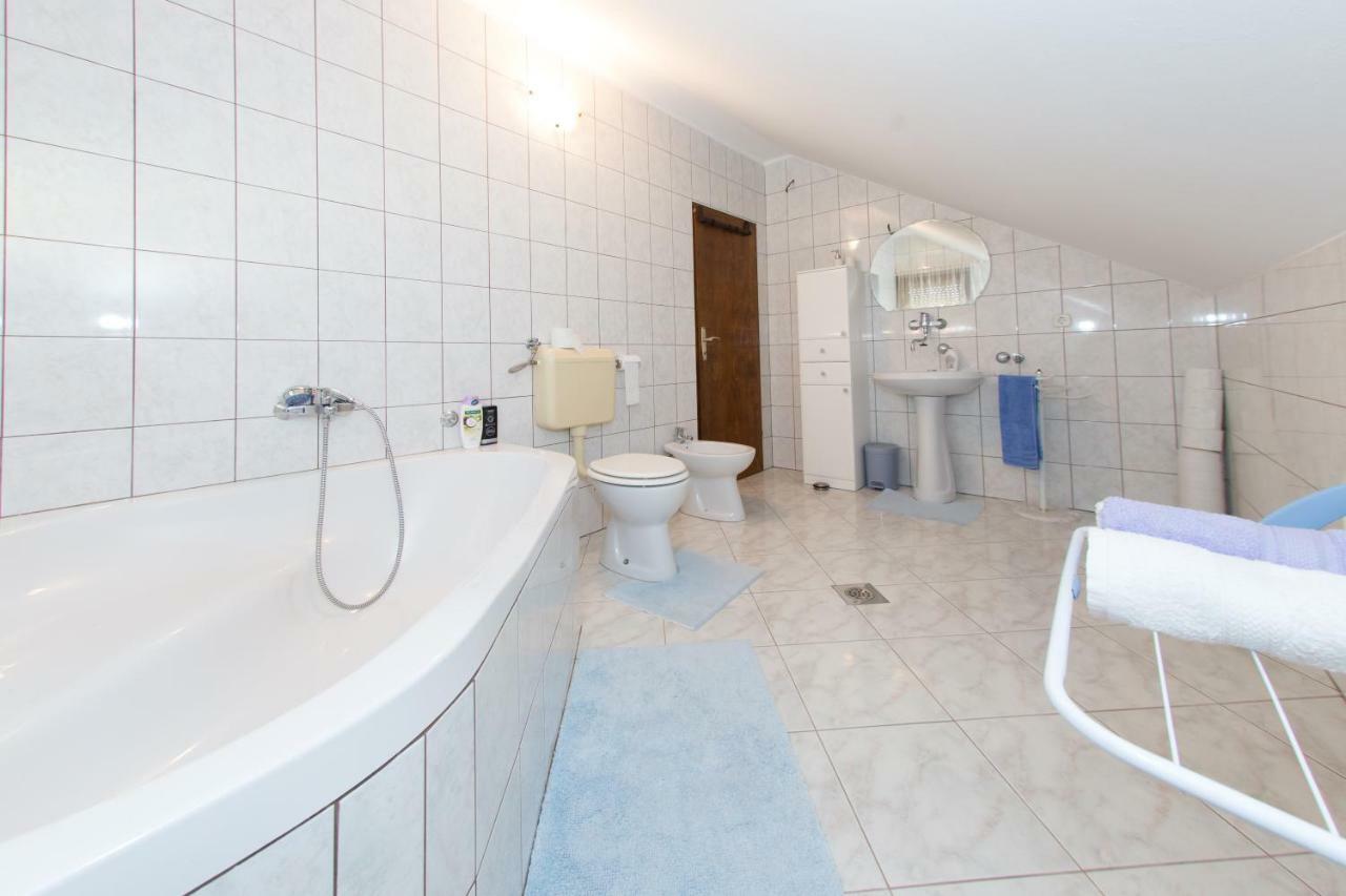 Apartman Dubravcic Apartamento Otočac Exterior foto