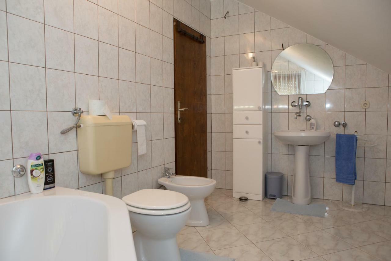 Apartman Dubravcic Apartamento Otočac Exterior foto