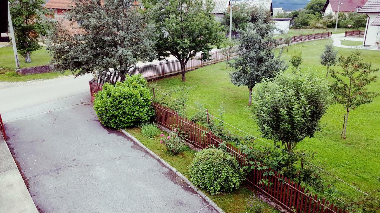 Apartman Dubravcic Apartamento Otočac Exterior foto